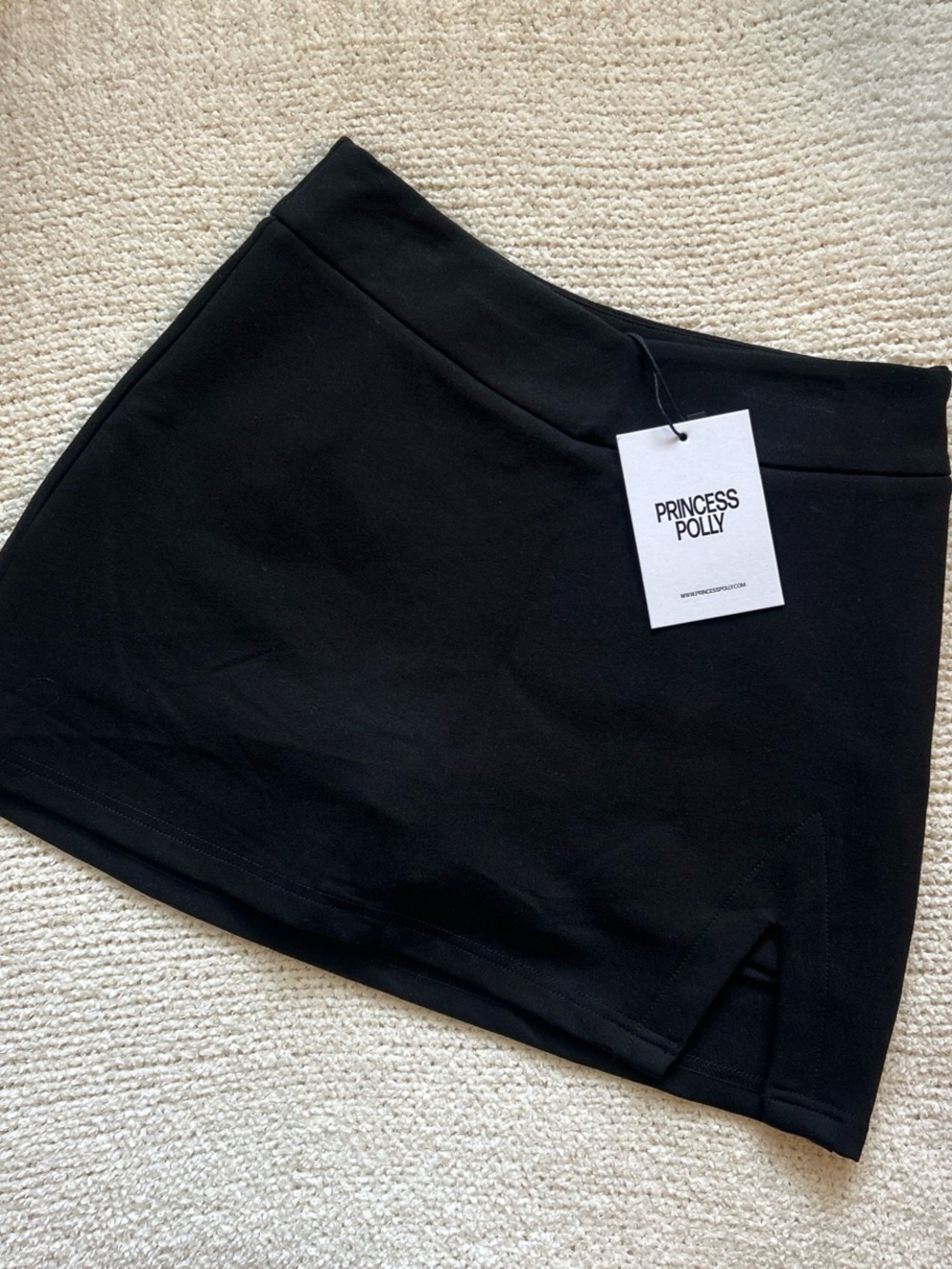 Princess Polly ‘Raven Skort’ in Black 🖤
US size 2